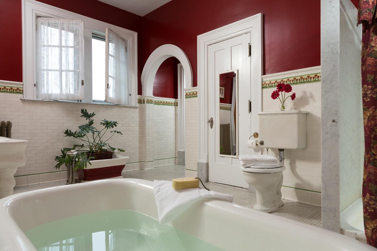 King Suite with Spa Bath
