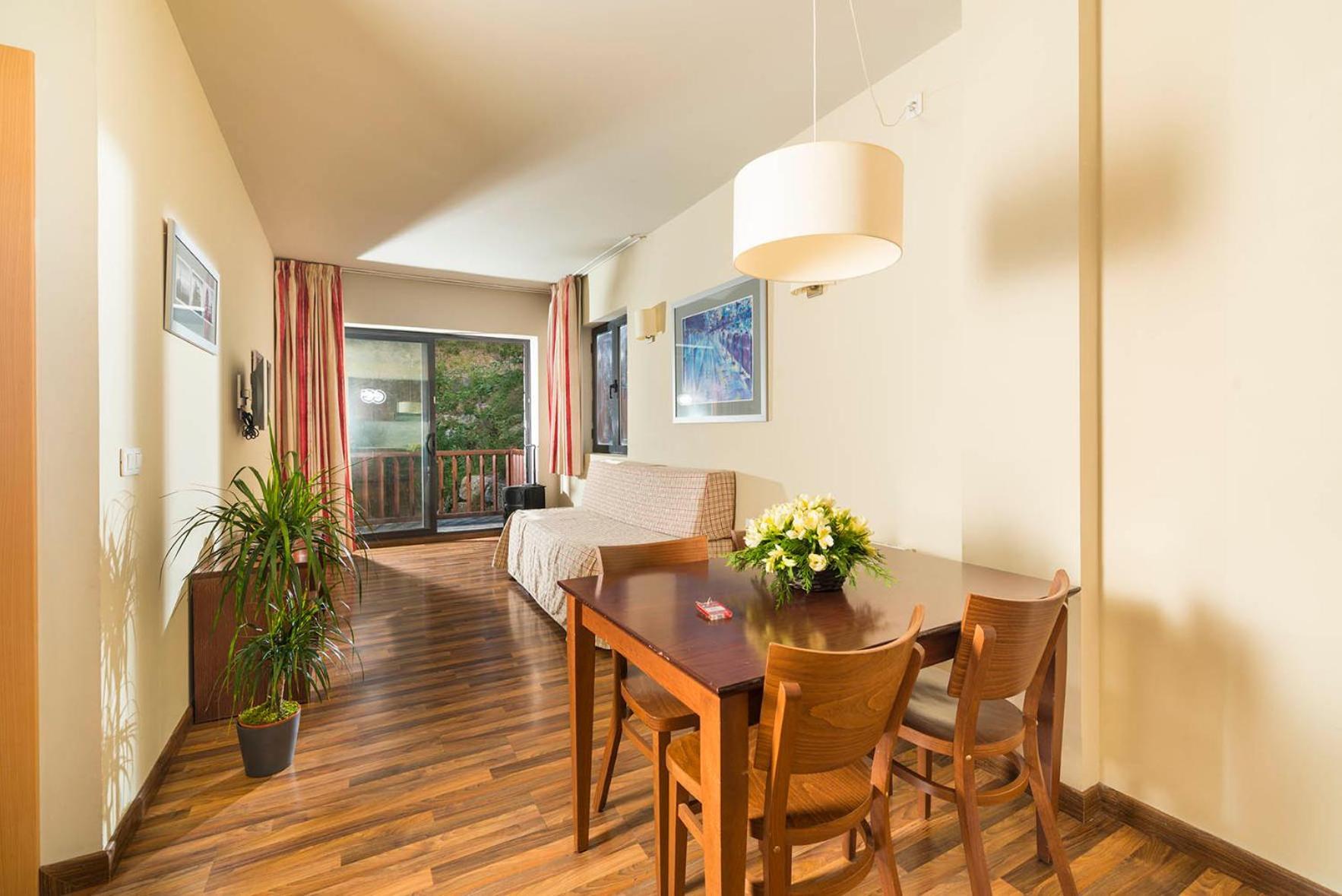 One-Bedroom Apartment,1273005592:JPEG