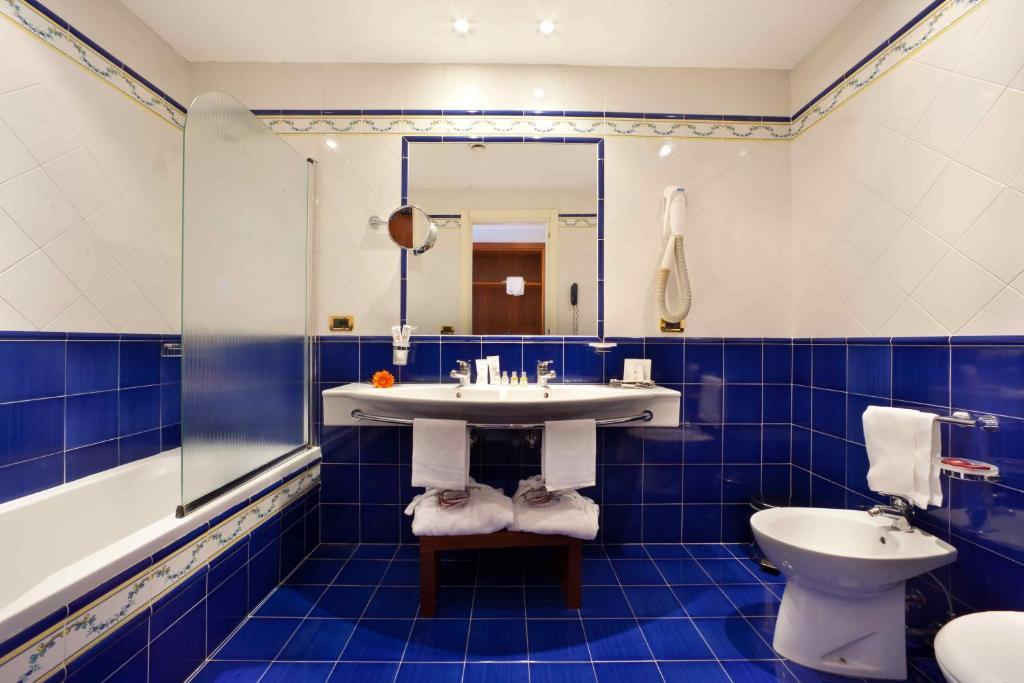 Quarto com Cama de Casal ou 2 de Solteiro
