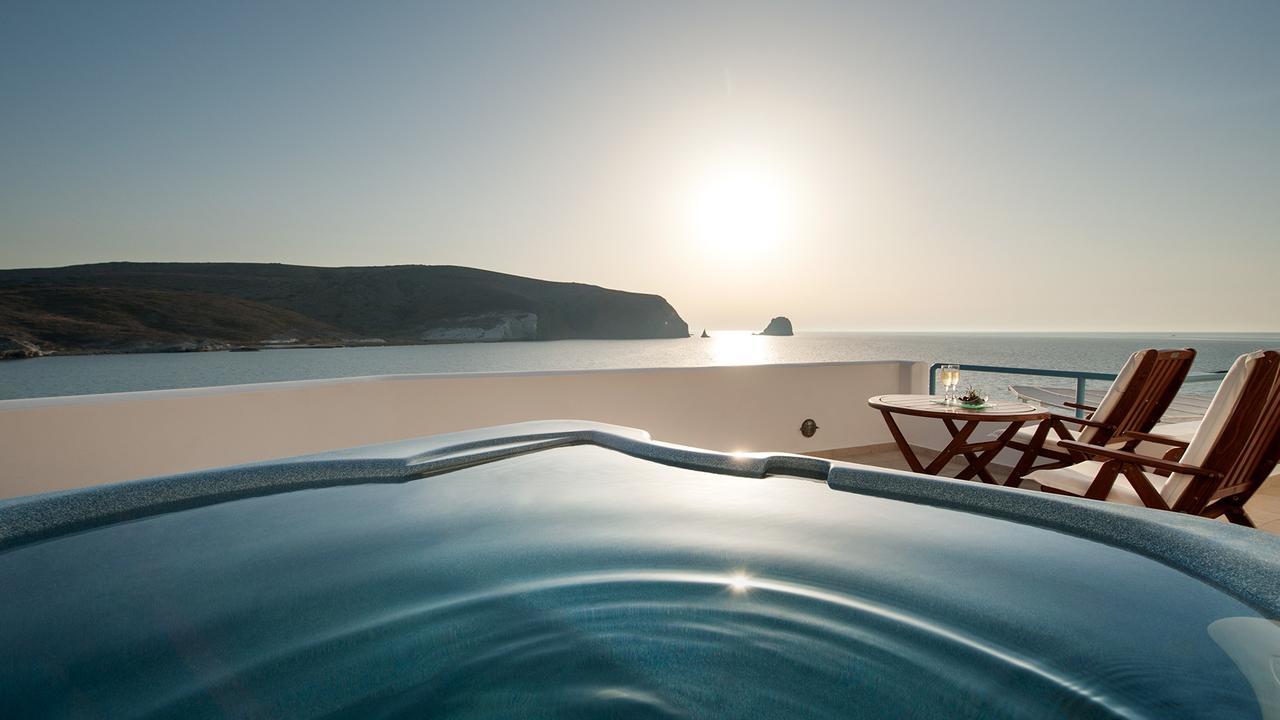 Deluxe Double Room with Ρrivate Οutdoor Jacuzzi - Sea View