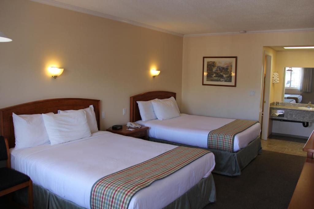 Queen Room with Two Queen Beds - Non-Smoking