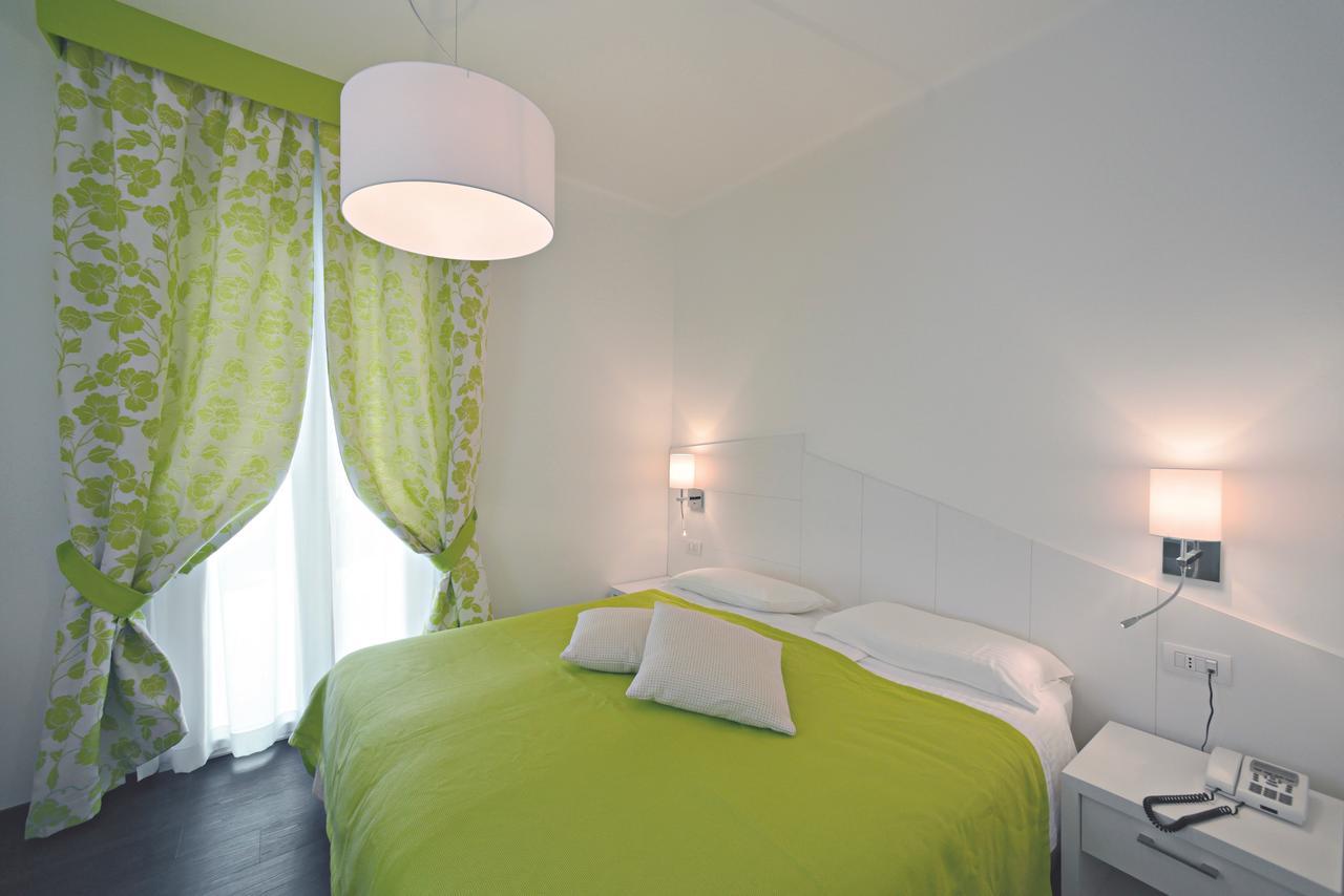 Double or Twin Room with Sea View