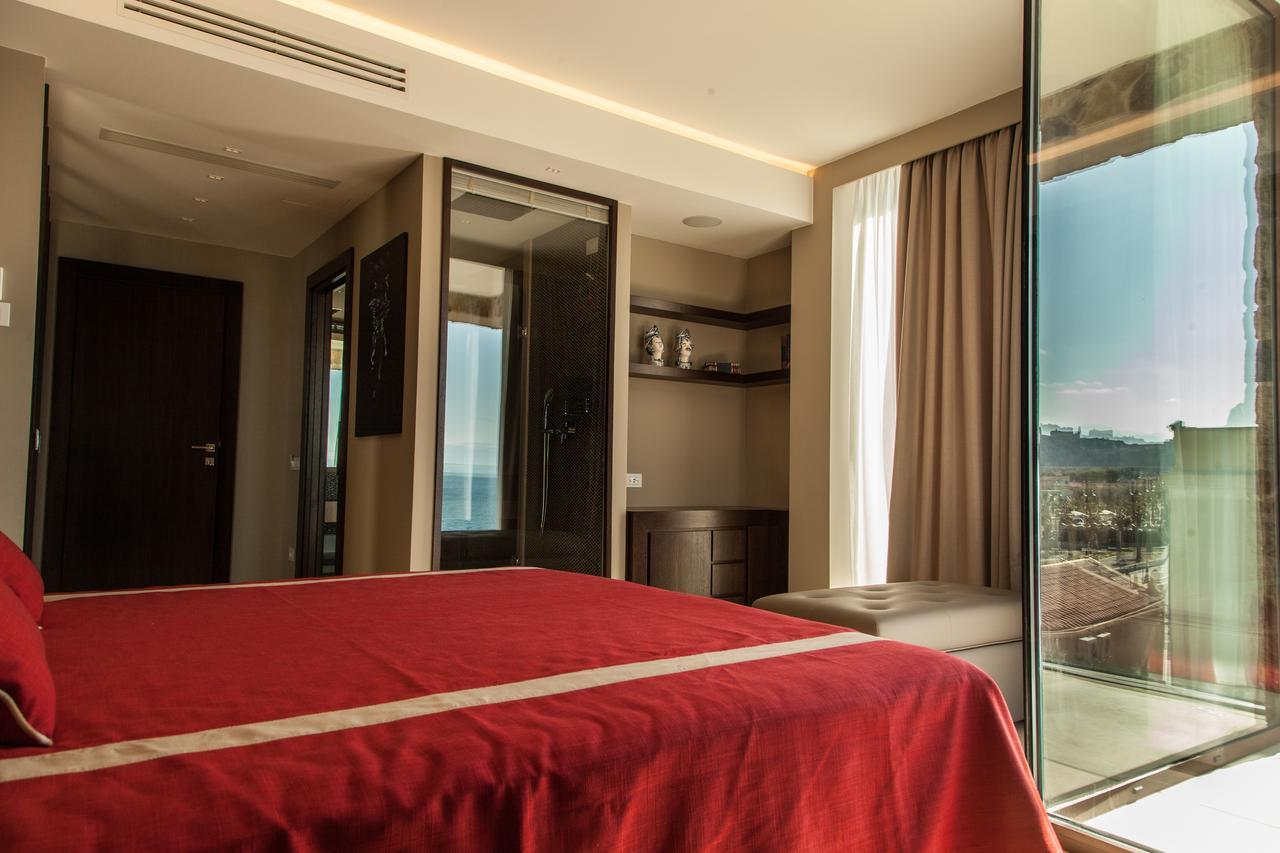 Superior Double Room with lateral sea view