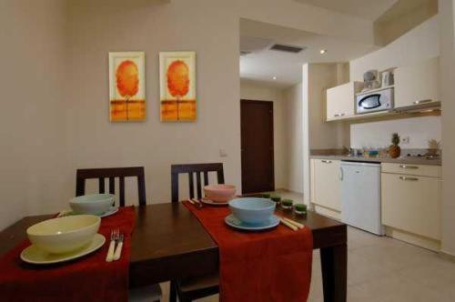 Superior One Bedroom Apartment