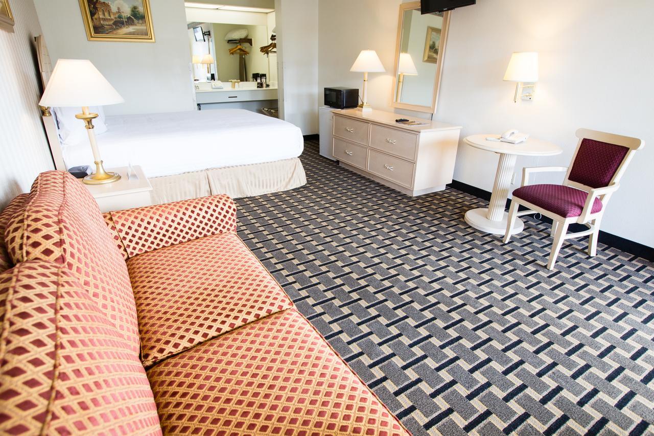 King Room - Non-Smoking