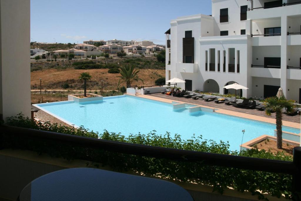 Apartamento com 1 Quarto e Vista Piscina