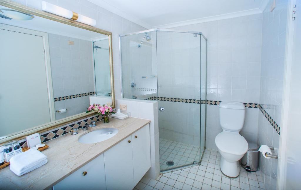 Two-Bedroom Apartment with One King Bed and One Queen Bed