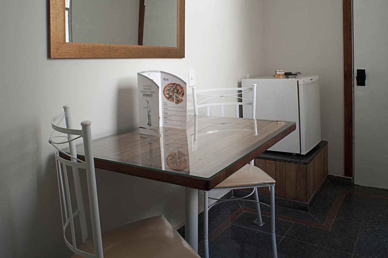 Quarto com Cama Queen-size e Banheira de Hidromassagem
