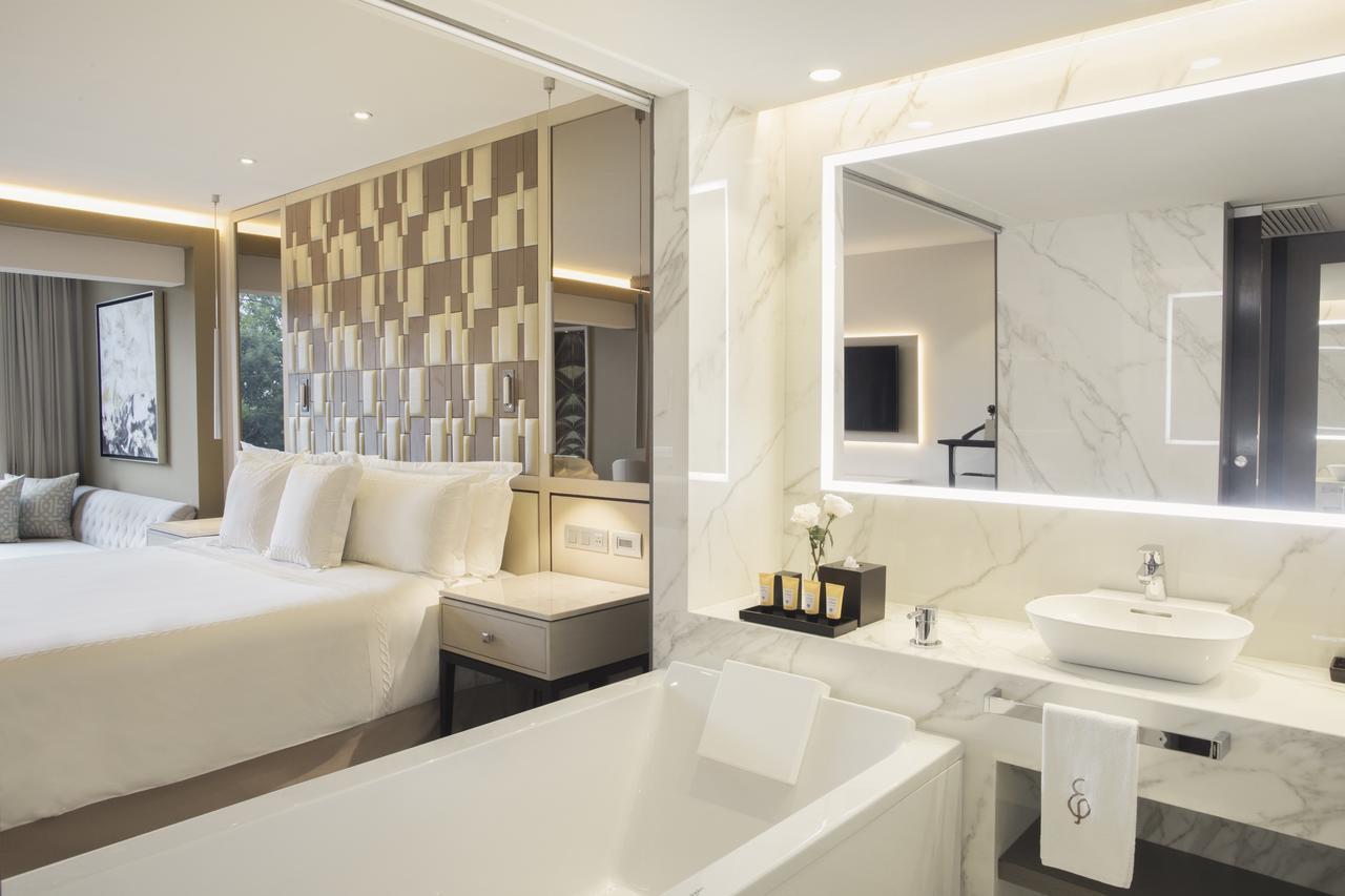 Executive Jr. Suite