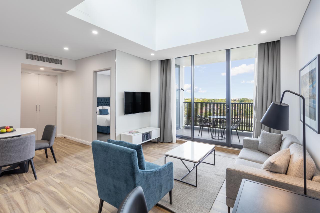 One-Bedroom Luxury King Suite