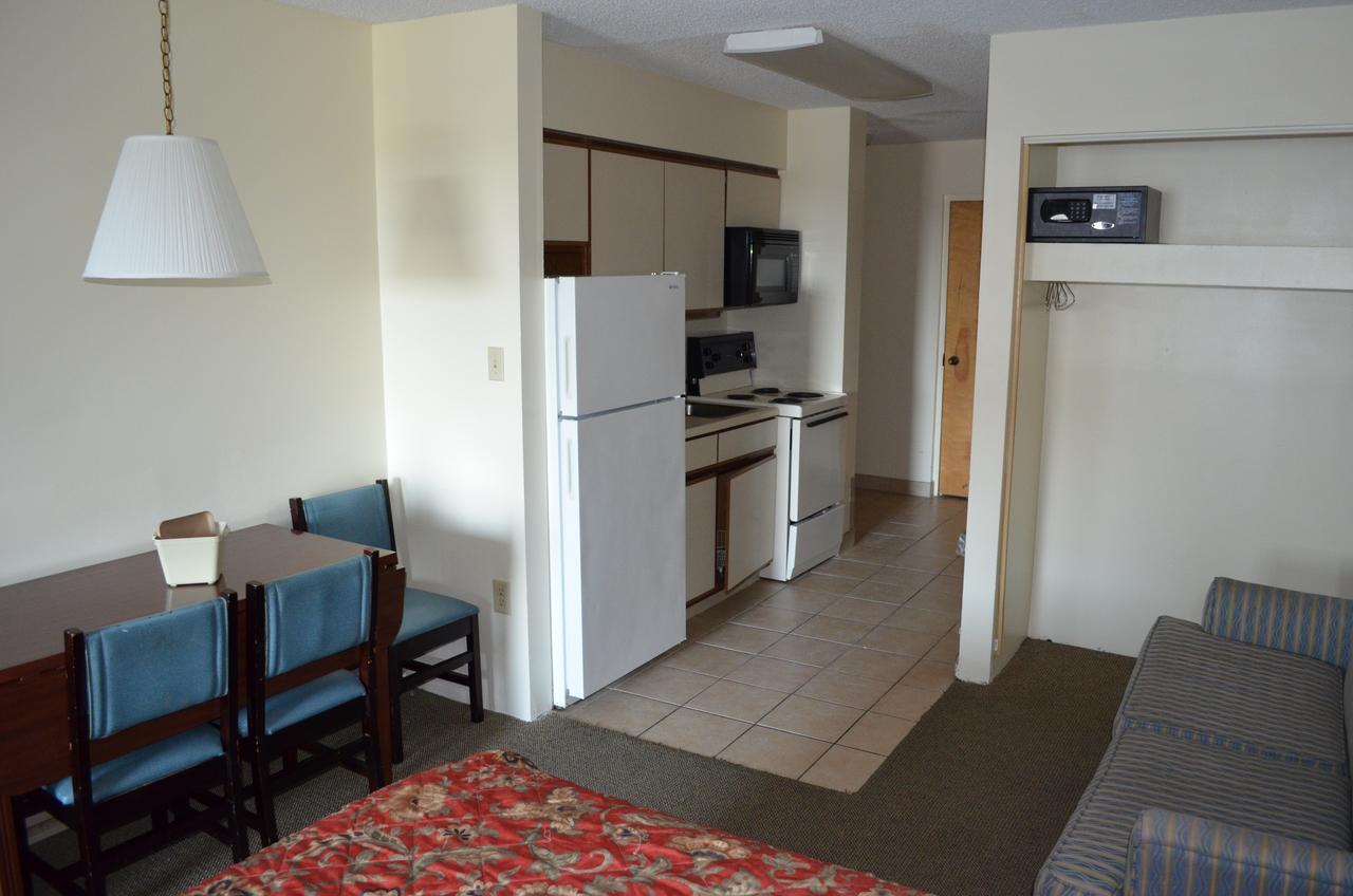 1 Room Side View Efficiency 2 Queen Beds T4,646150062:JPEG