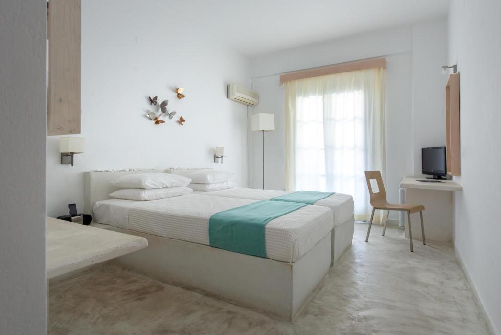 Double or Twin Room with Mountain View