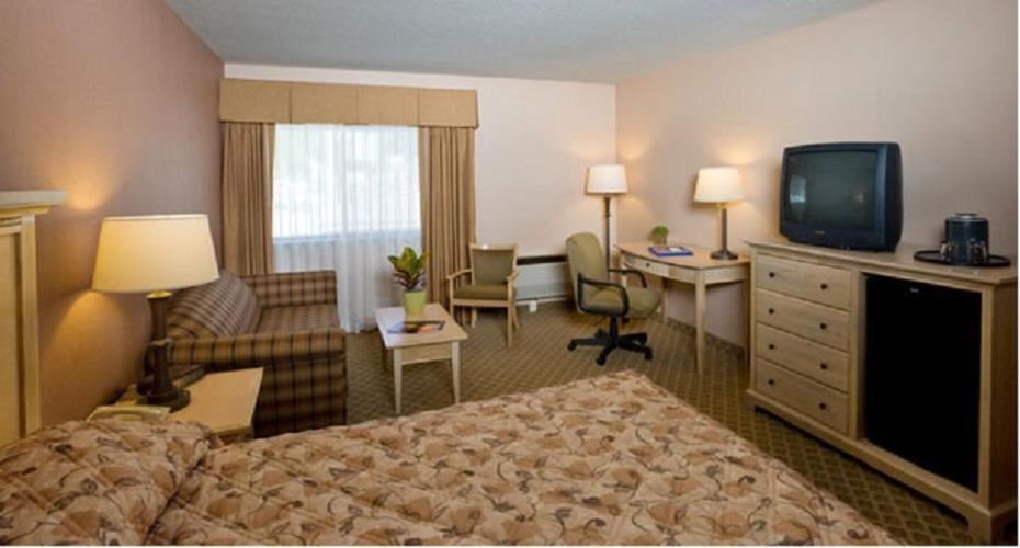 Queen Room - Upstairs