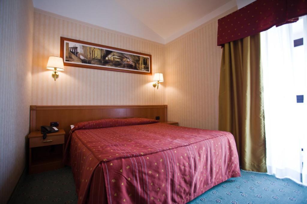 Double Room (1 Adult)