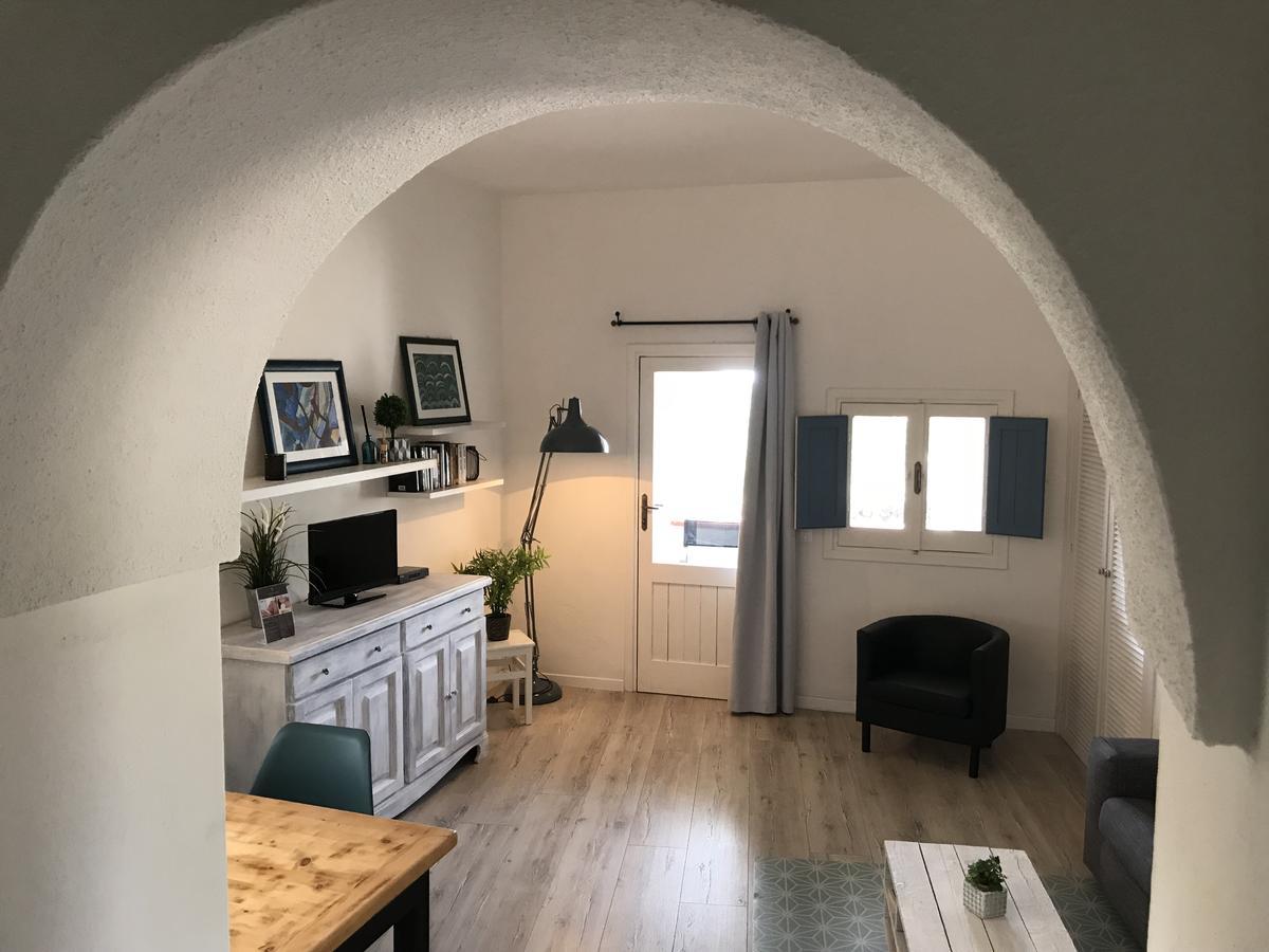 Deluxe One-Bedroom Apartment