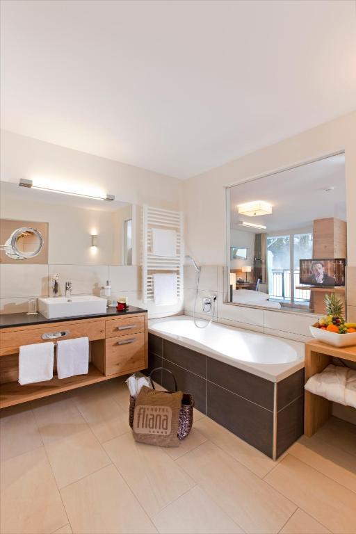 Deluxe Family Room