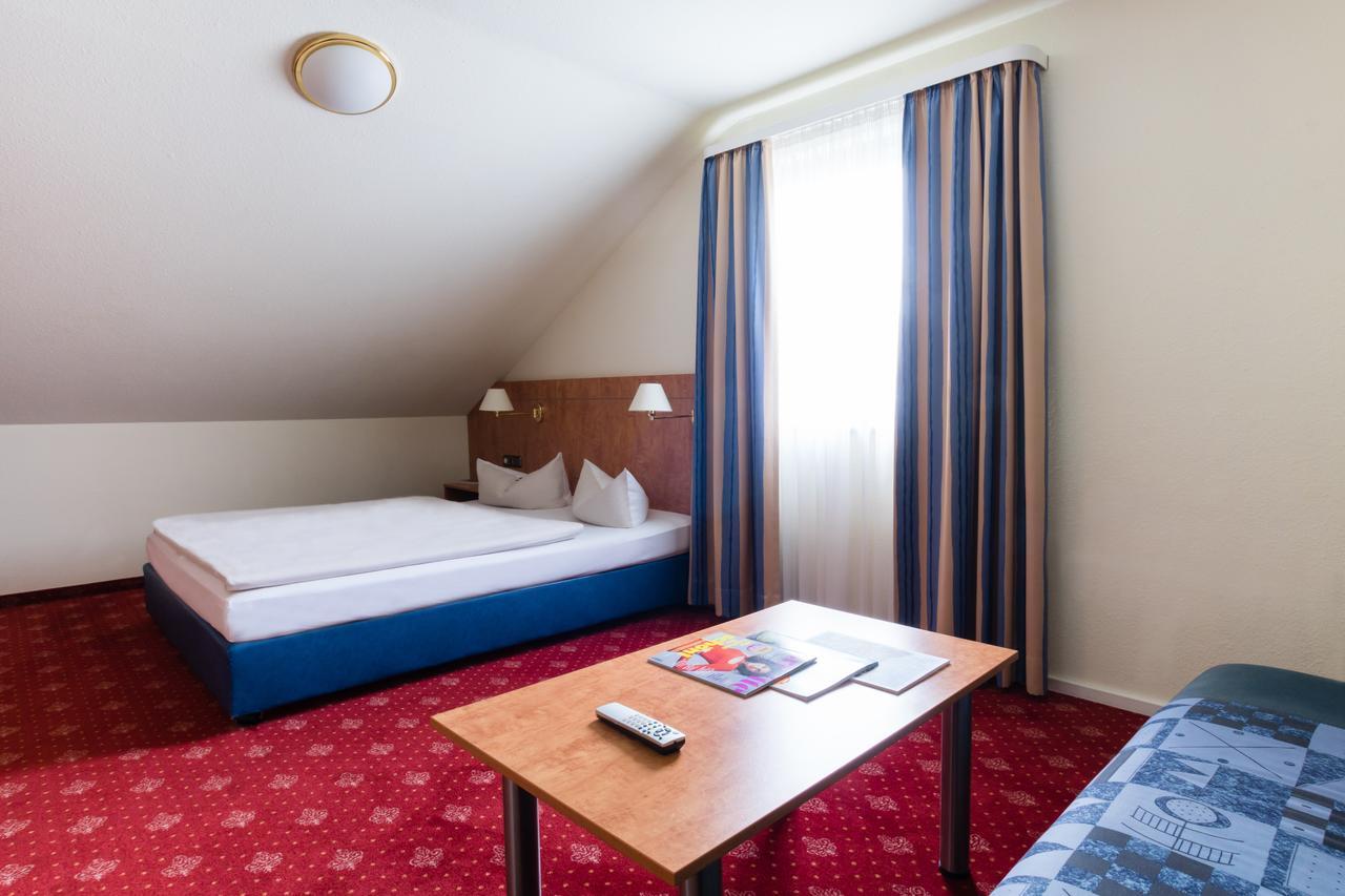 Standard One-Bedroom Apartment,685149744:JPEG