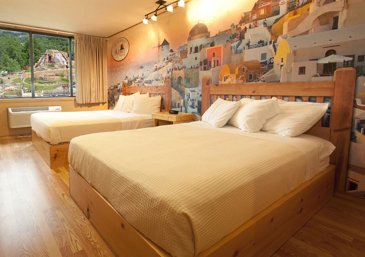 Resort Room 2 Queens includes water & theme park passes,664521009:JPEG