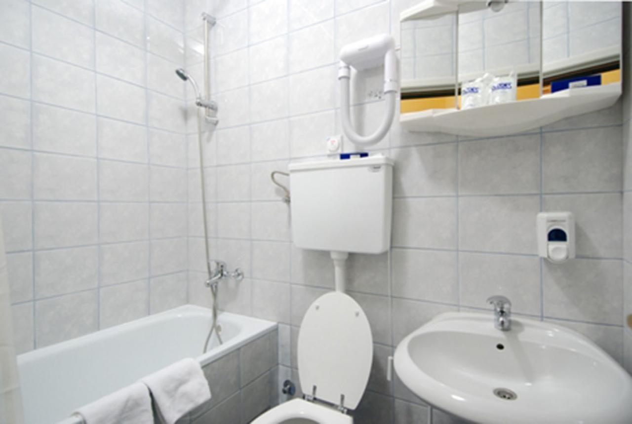 Double Room with Free Parking