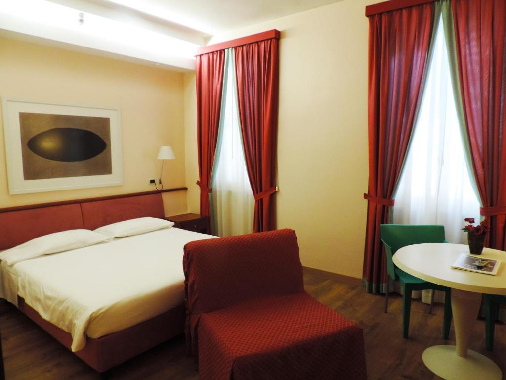Standard Double or Twin Room,110208144:JPEG