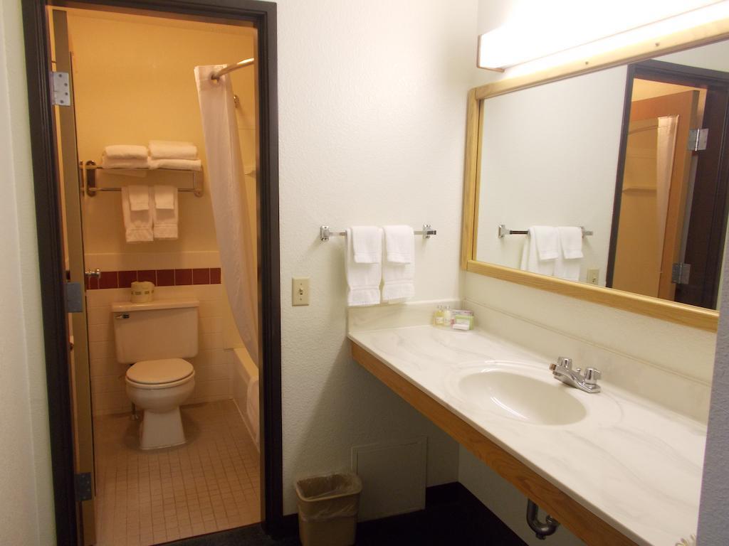 King Room - Non-Smoking