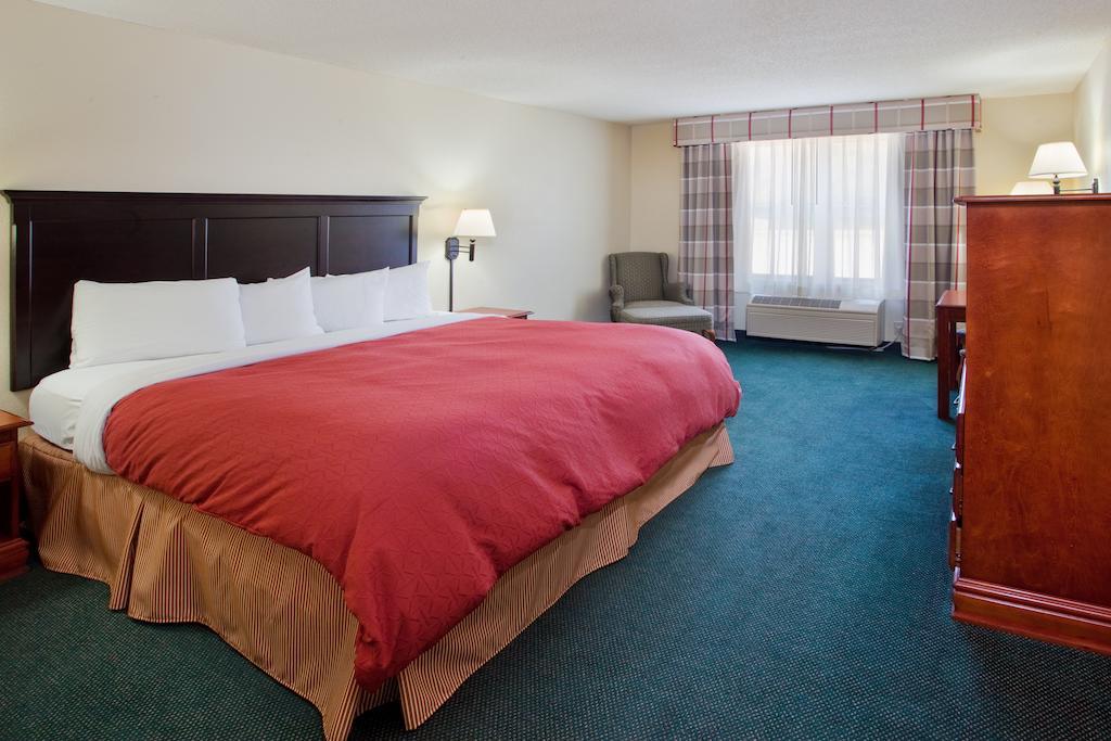 One-Bedroom King Suite with Sofa Bed - Non-Smoking