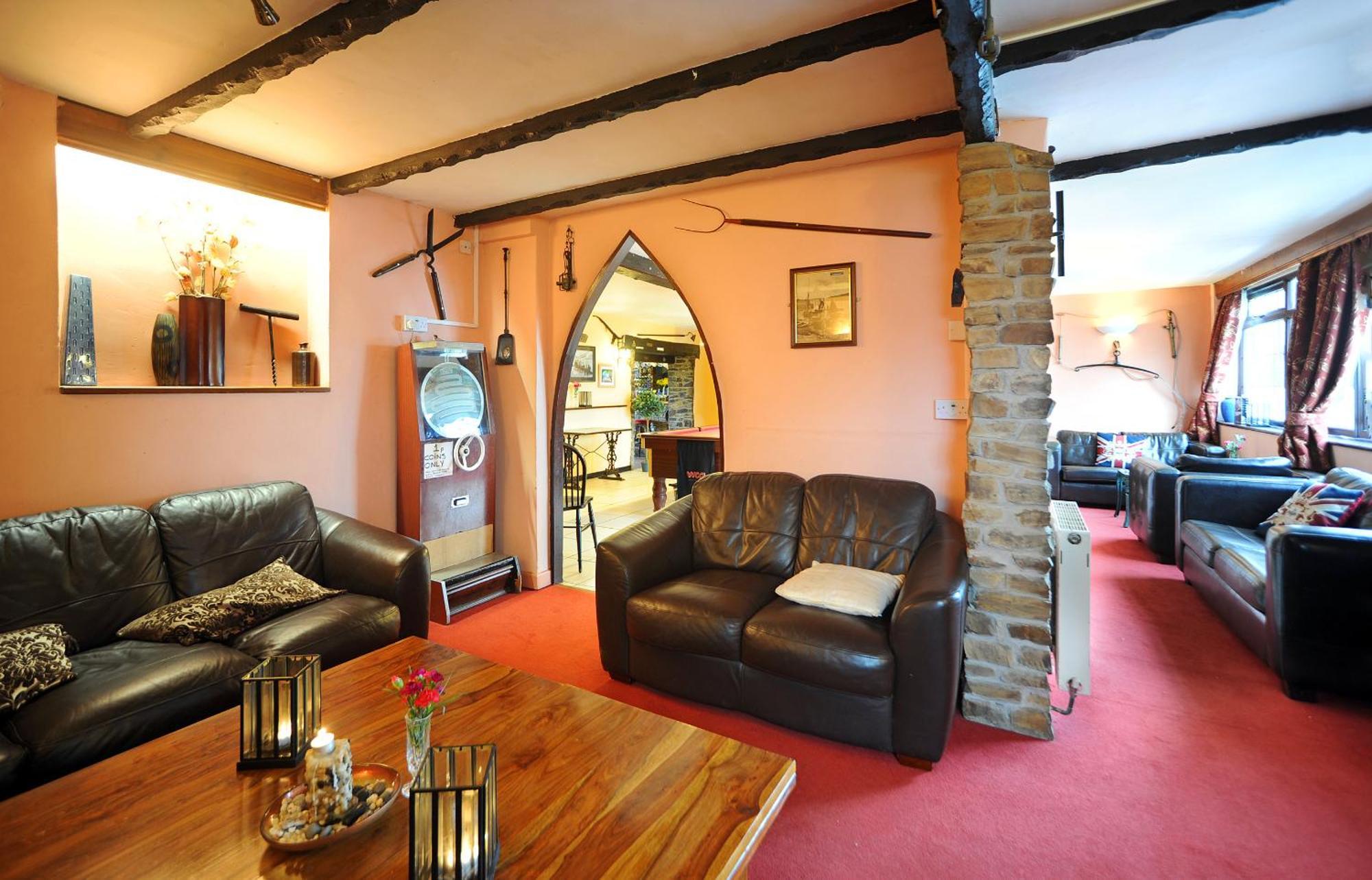 Family Room (2 Adults + 1 Child)
