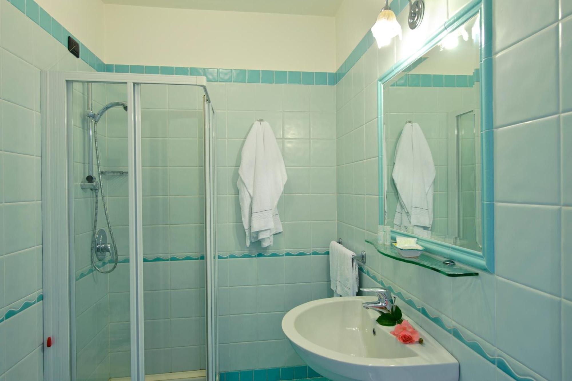 Double Room (1 Adult)