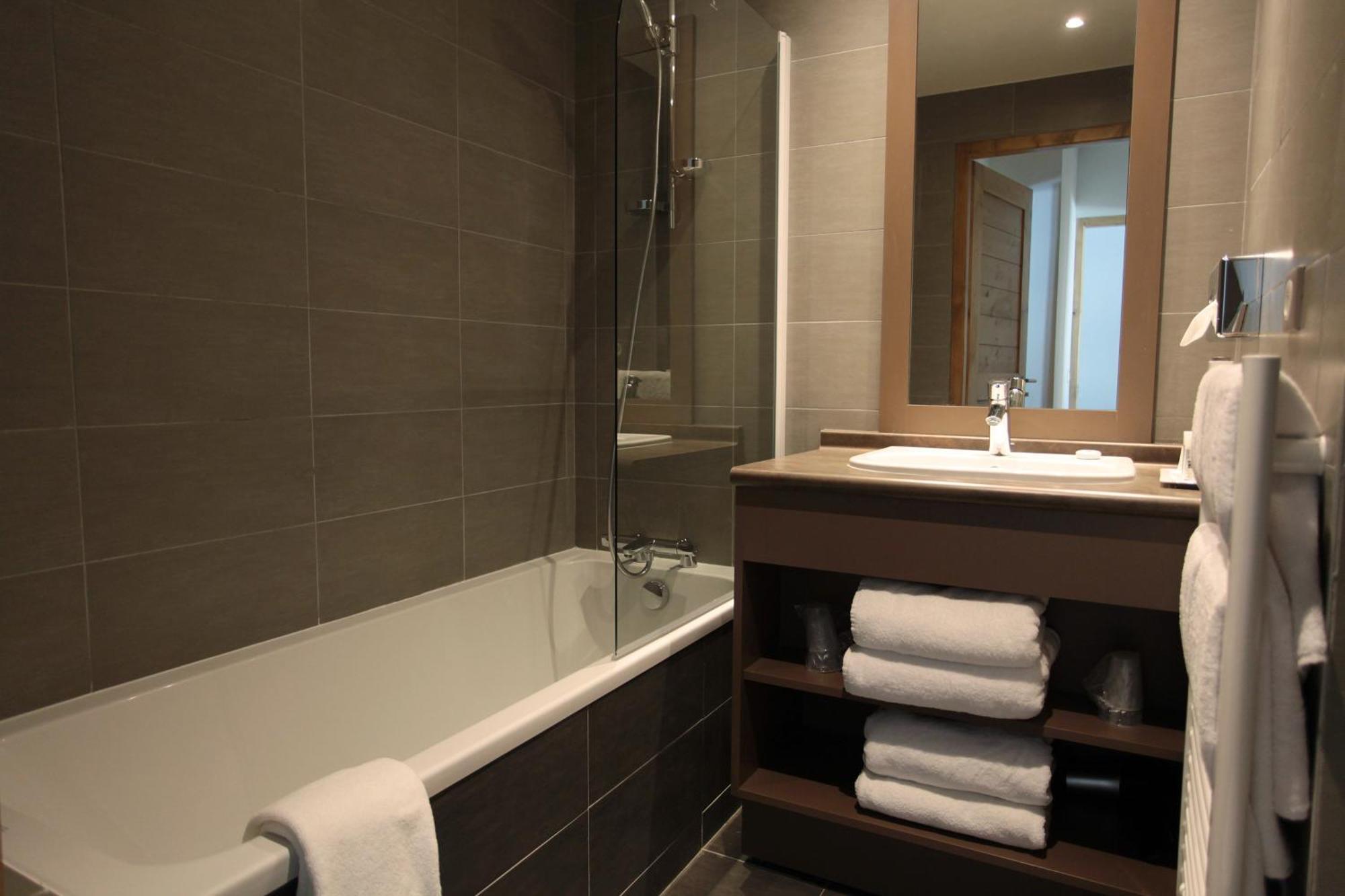 Valley Suite (2 Adults + 2 Children)