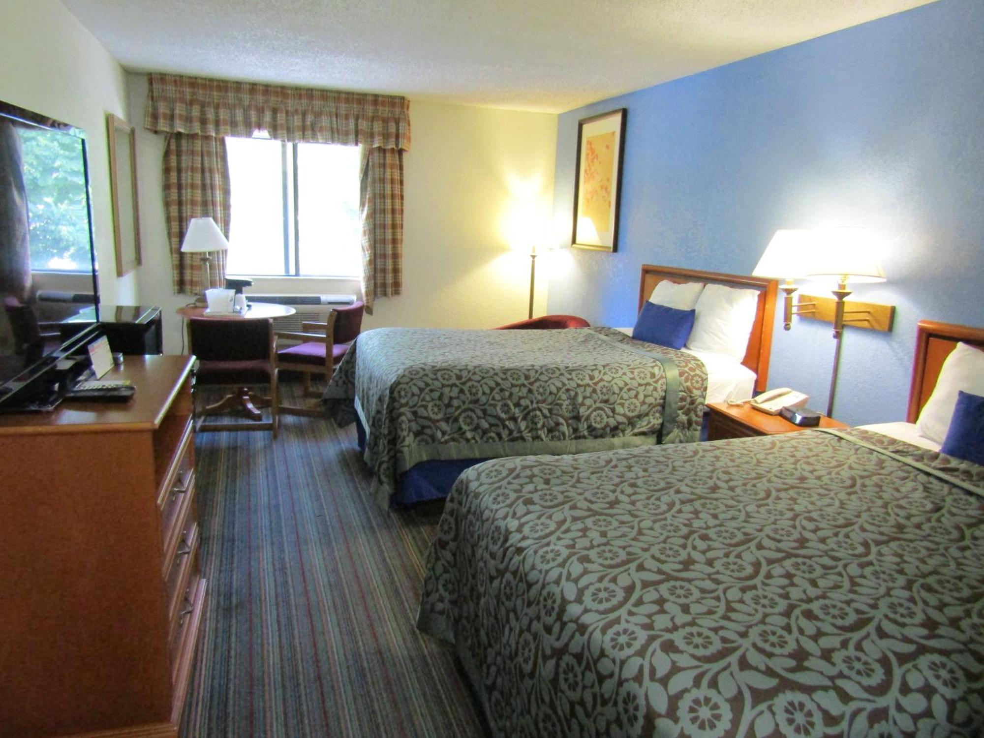Double Room with Two Double Beds - Smoking
