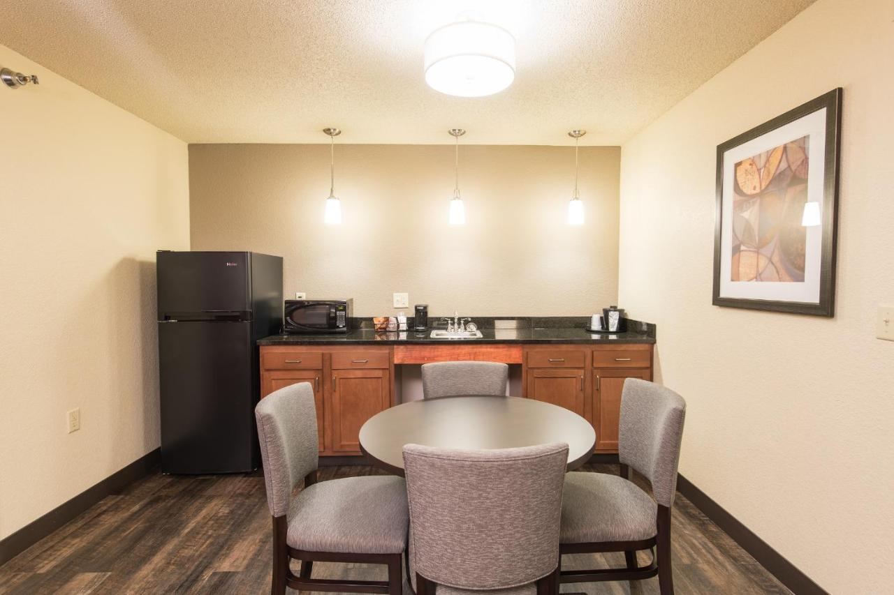 1 King Bed, Premier one Bedroom Suite, Non-Smoking
