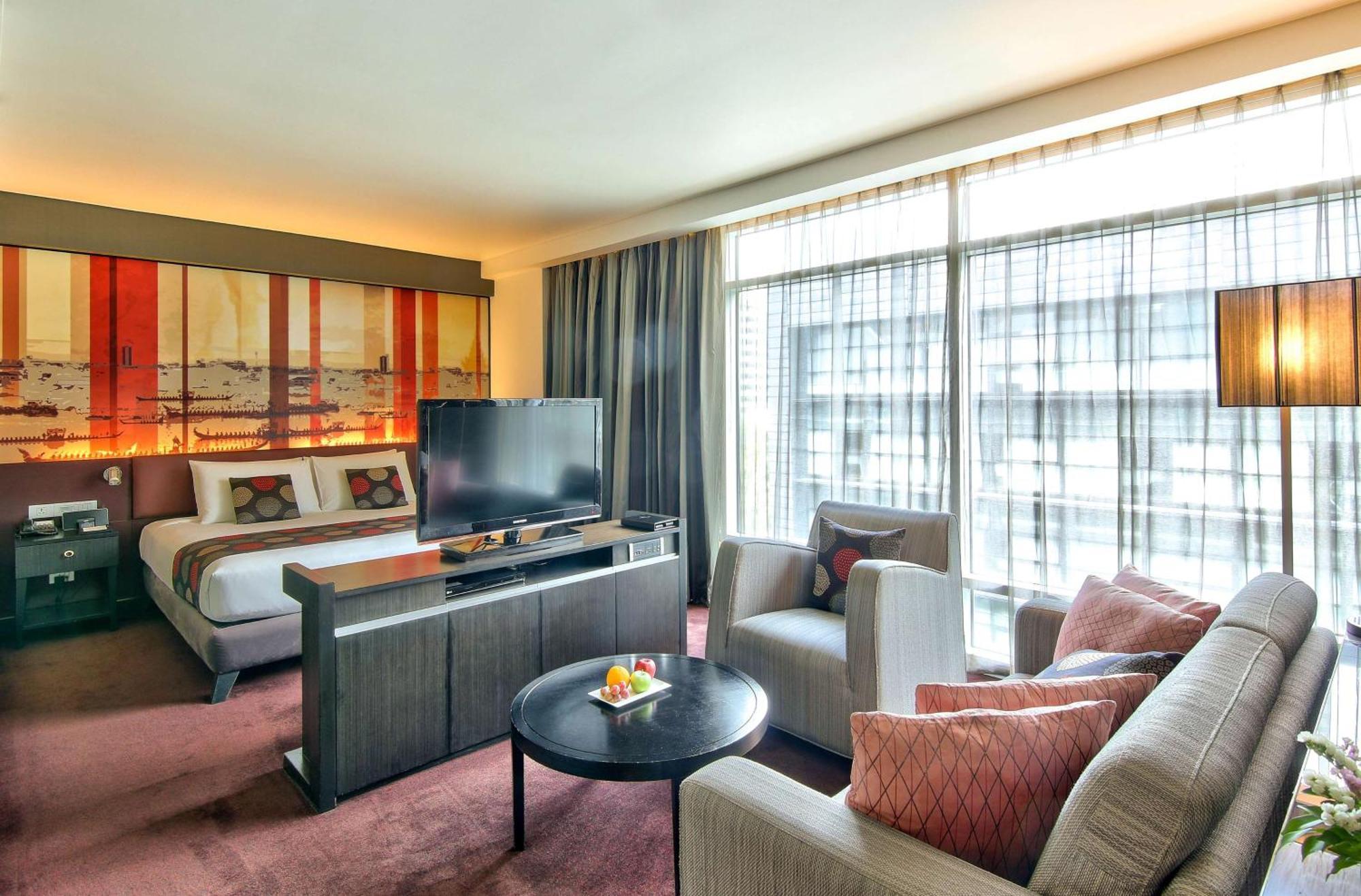 Junior Suite with City View
