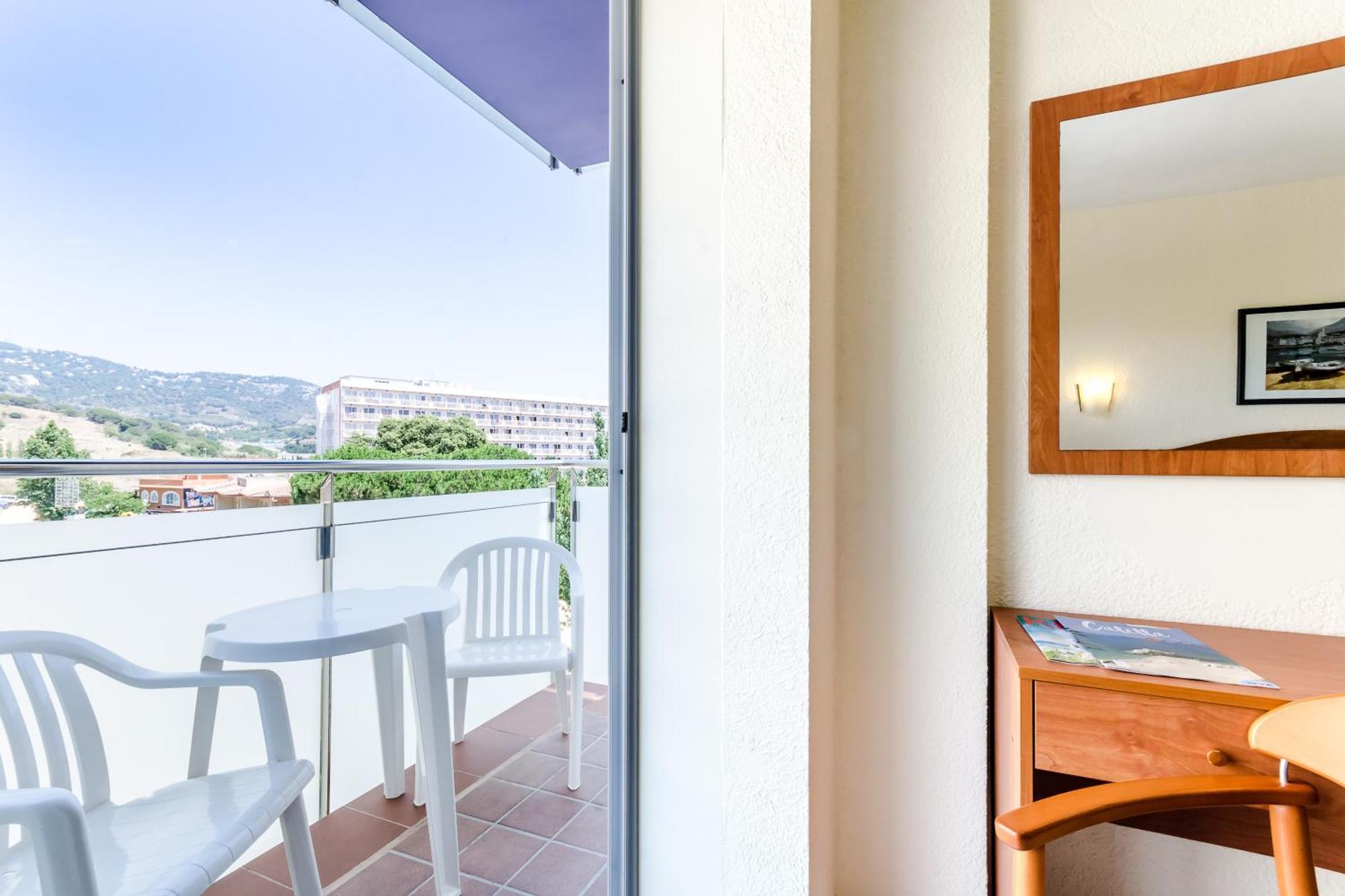 Triple Room Pool View