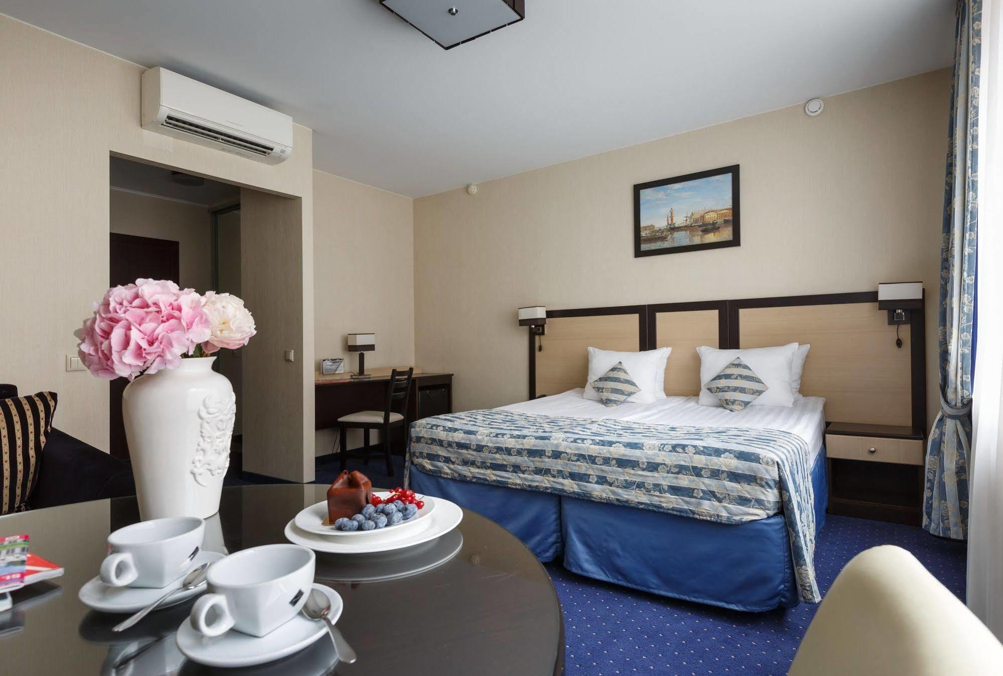 Standard Queen Room with Two Queen Beds - Communications Accessible