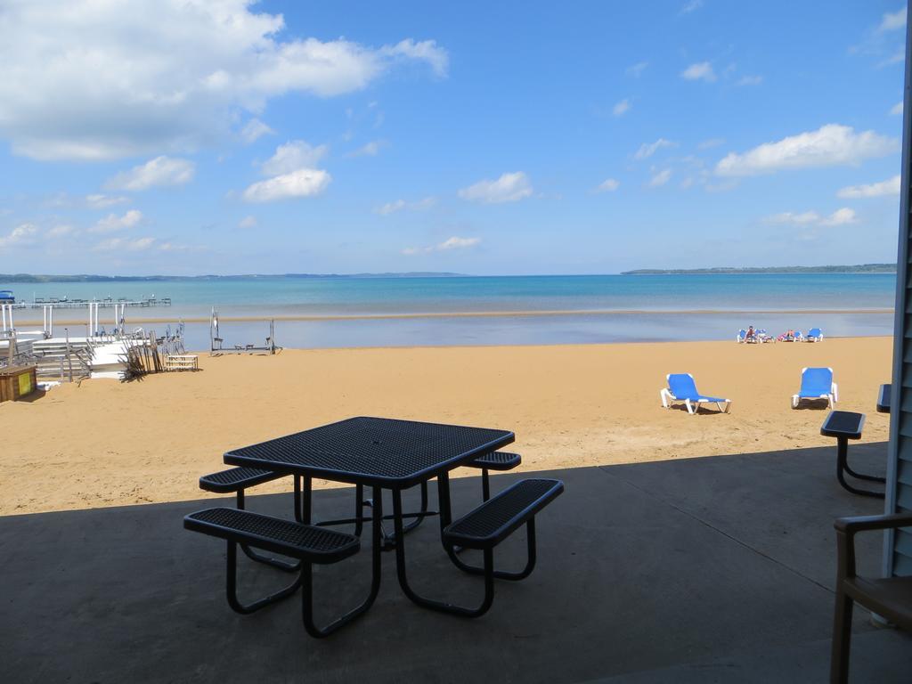 Deluxe King Room with Sofa Bed Beach View - First Floor