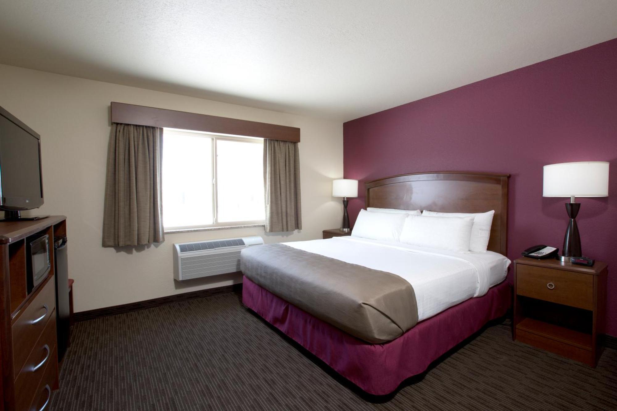 Deluxe King Suite - Non-Smoking