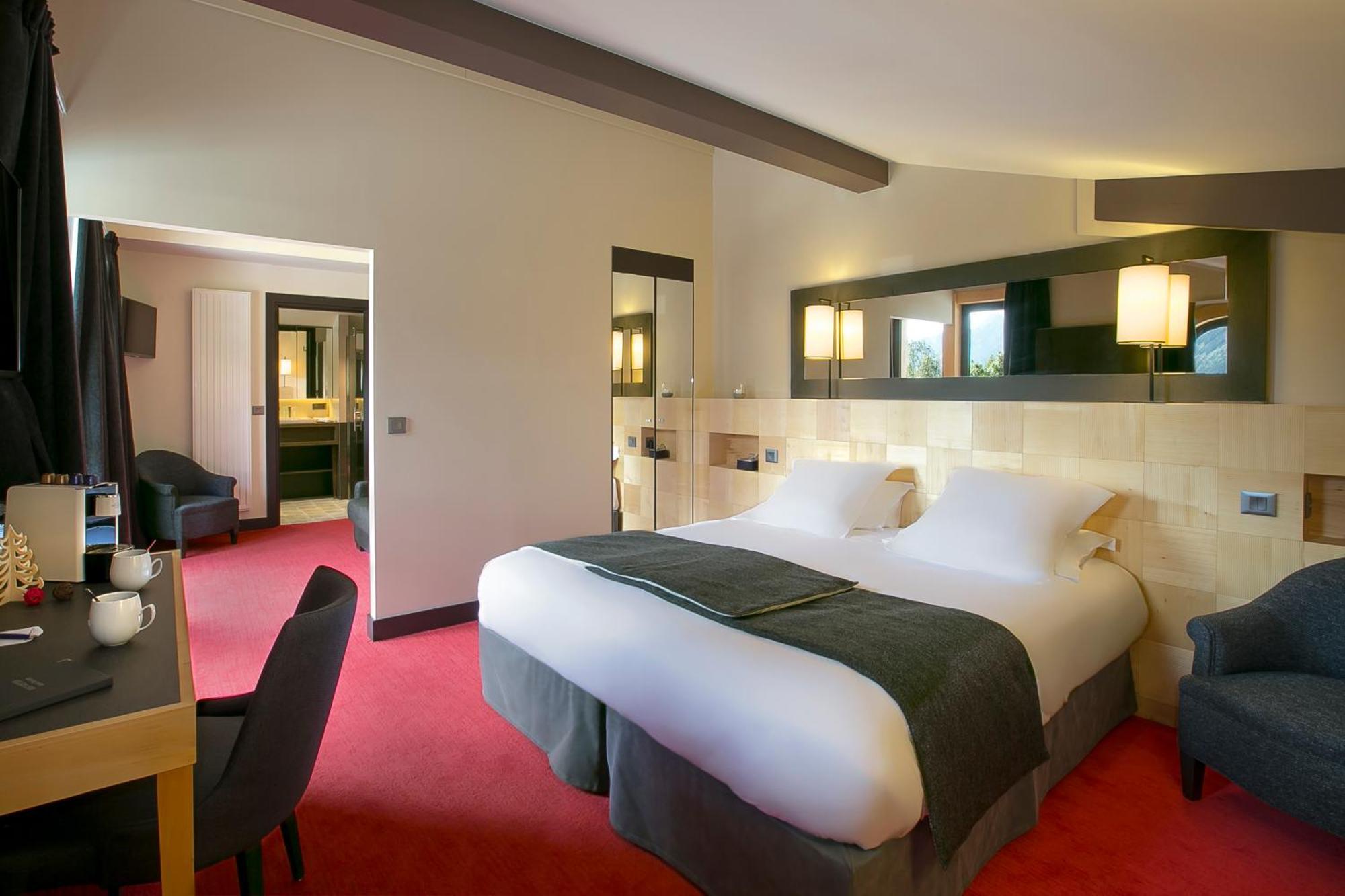 Queen Suite with Balcony