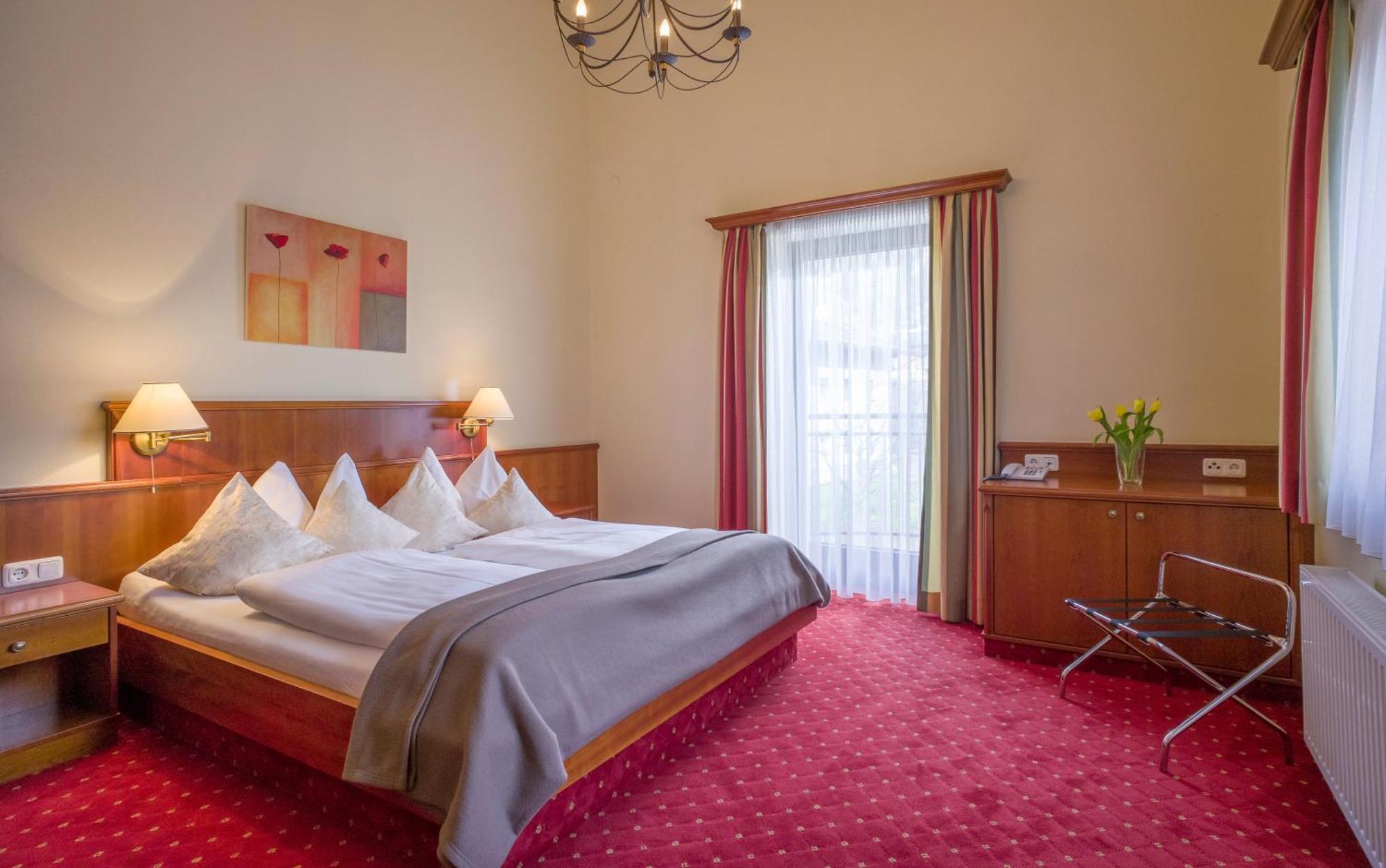 Suite mit Kingsize-Bett und Balkon
