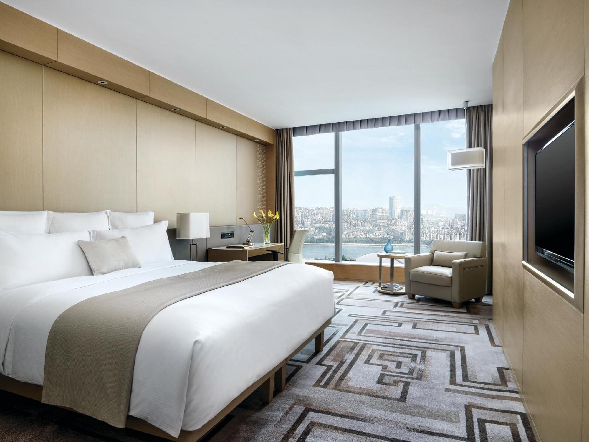 Club Executive King Room