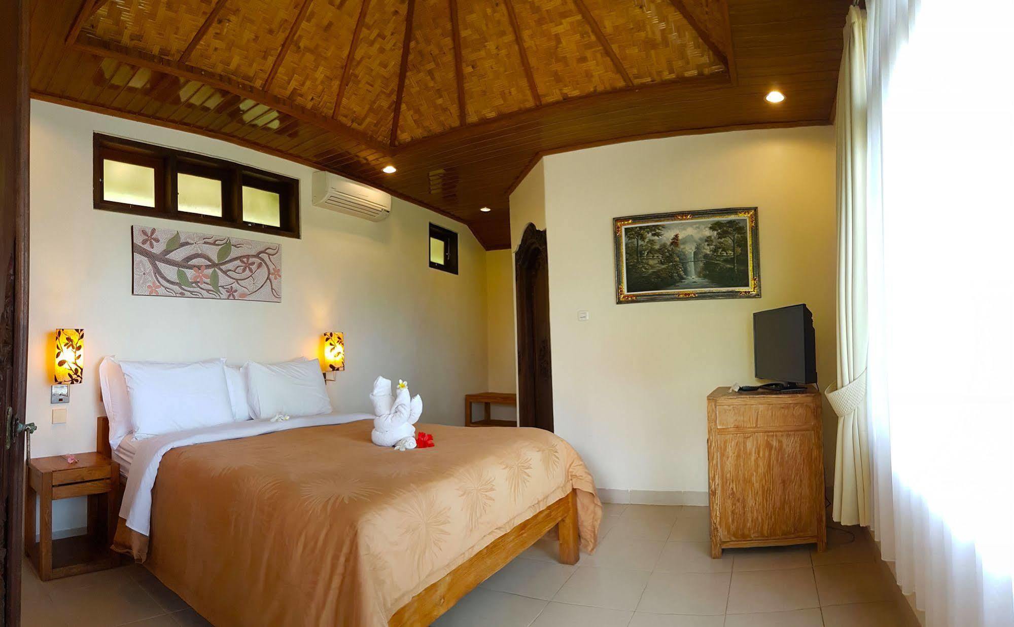 One-Bedroom Bungalow with Sea View