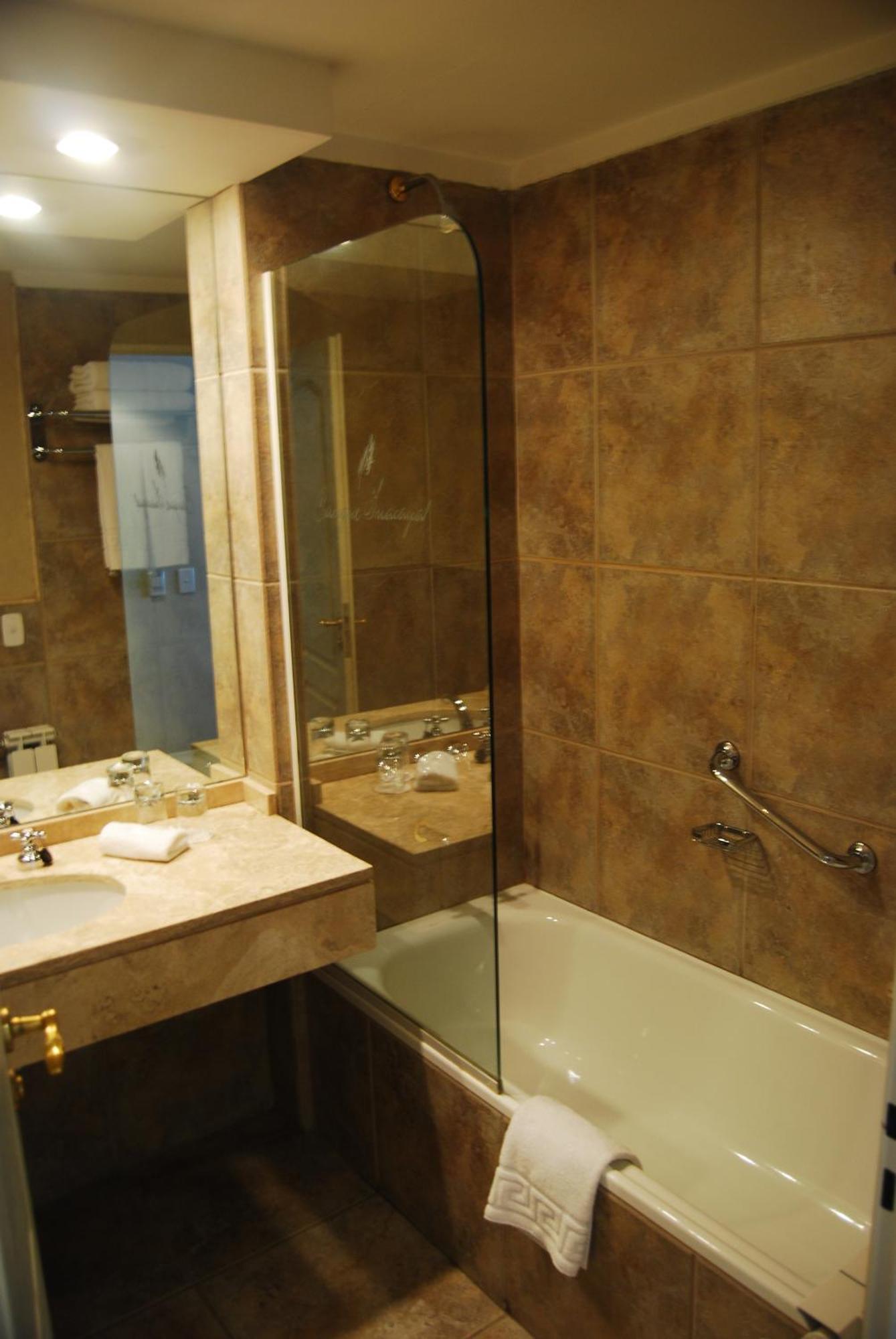 Standard Double Room,758149420:JPEG