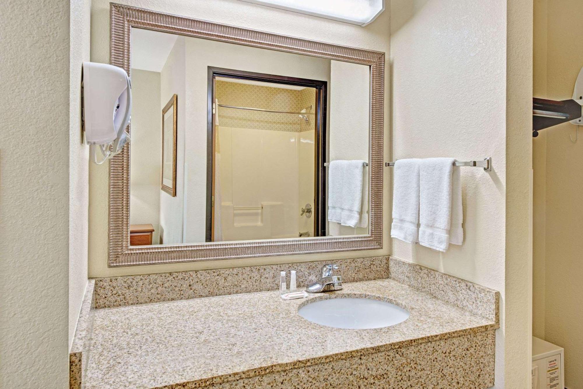Double Room with Two Double Beds - Disability Access/Non-Smoking