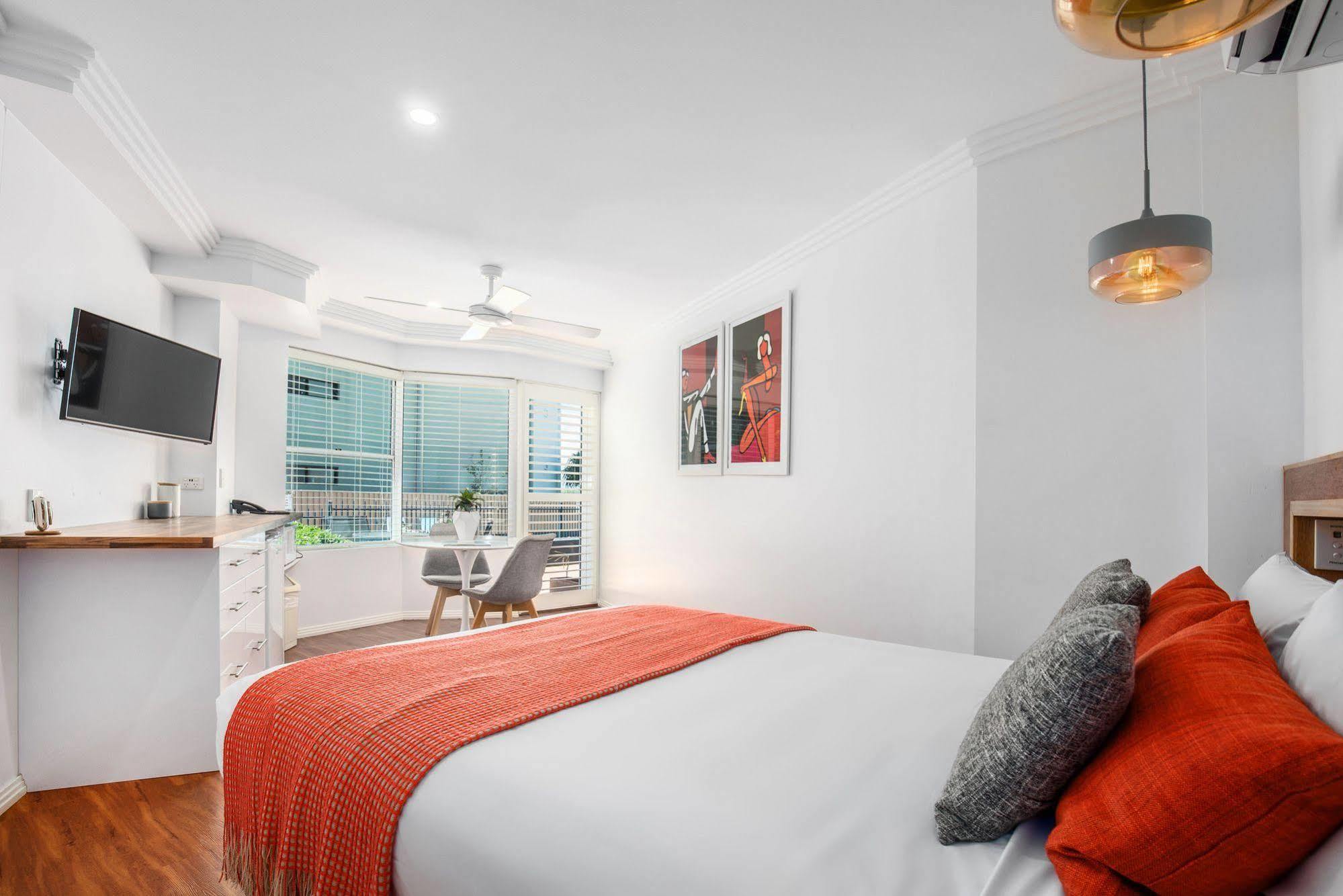 Motel Queen Room