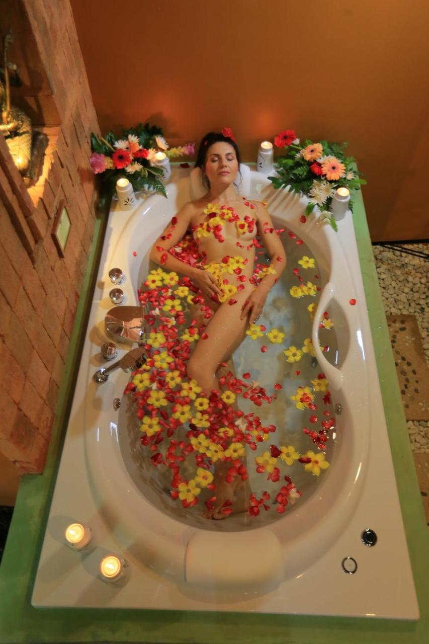 Doppelzimmer mit Whirlpool-Badewanne