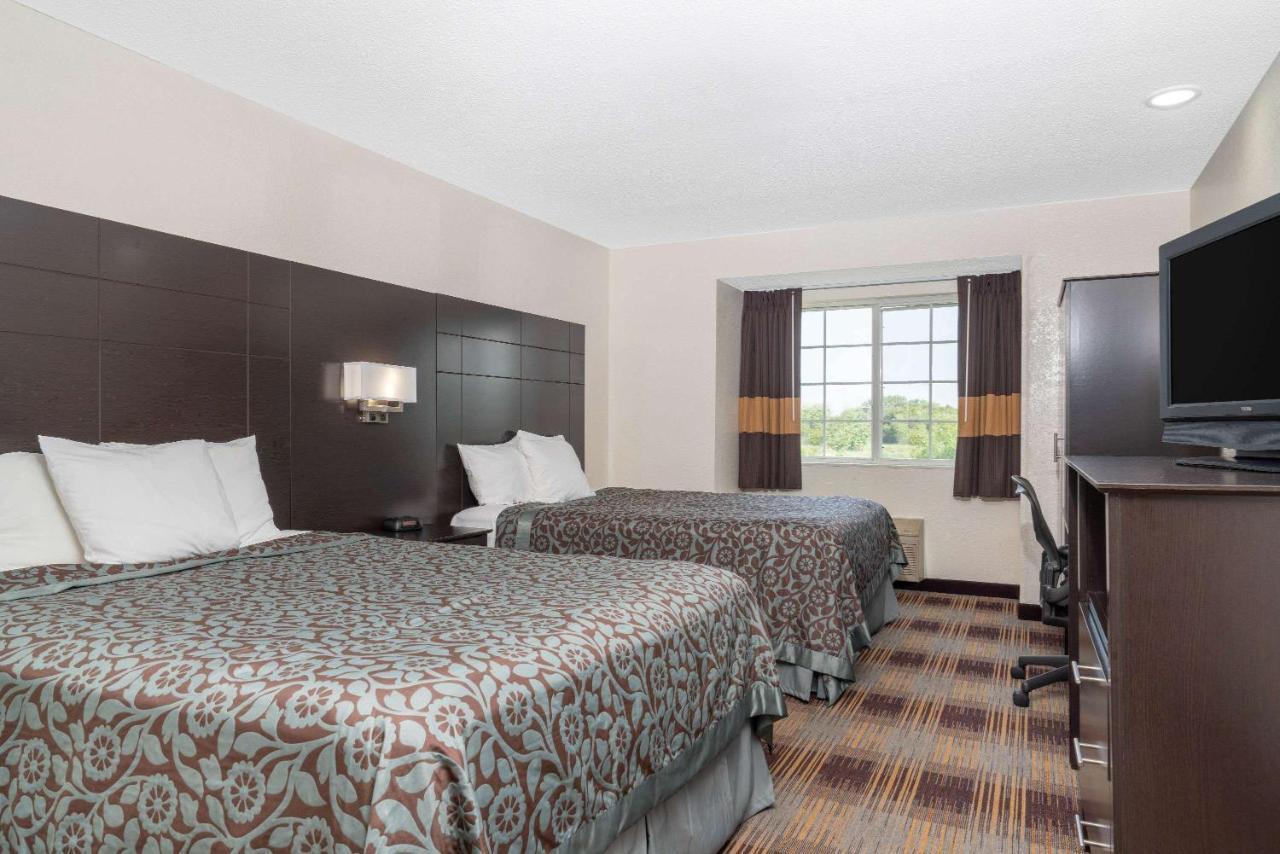 Queen Room with Two Queen Beds - Non-Smoking