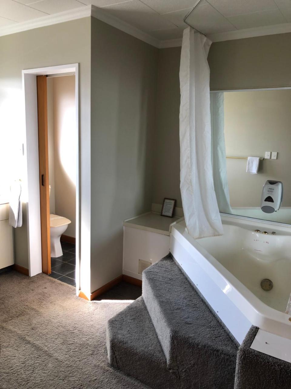 Two-Bedroom Apartment with Spa Bath