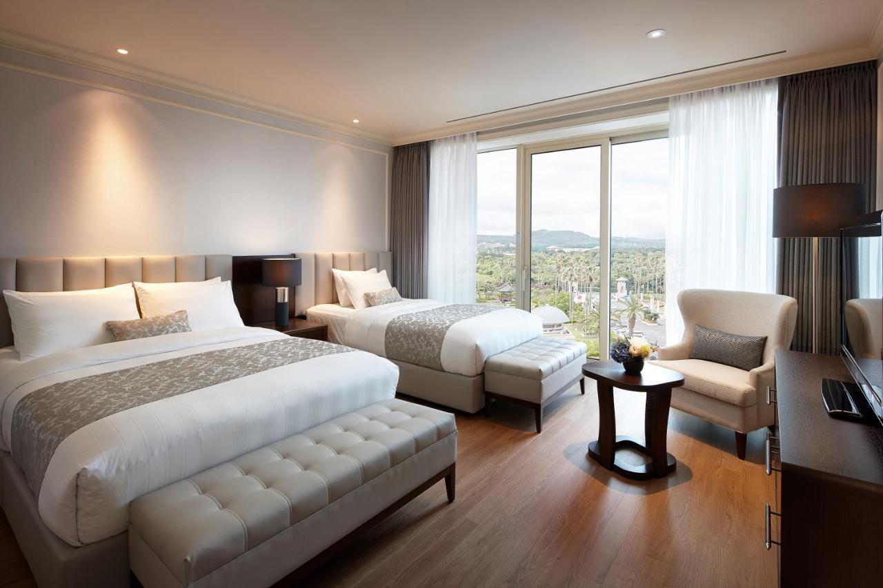 Deluxe Family Twin Suite with Mountain View