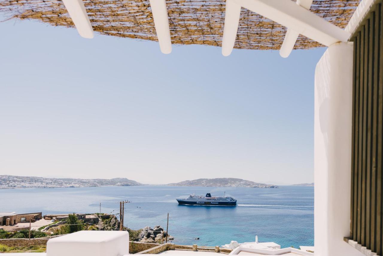 Suite avec Petite Piscine Extérieure - Vue Directe sur Mer