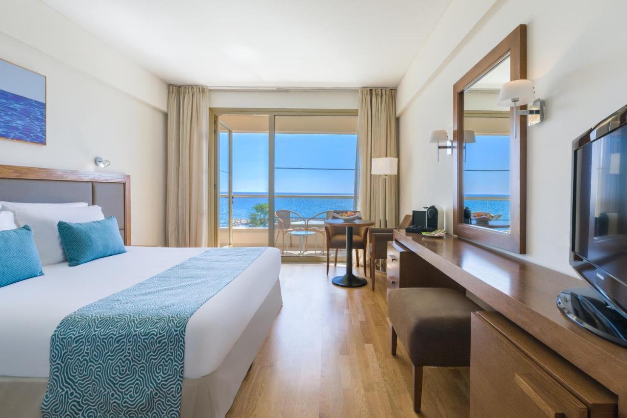 Quarto Duplo com Piscina e Vista do Mar