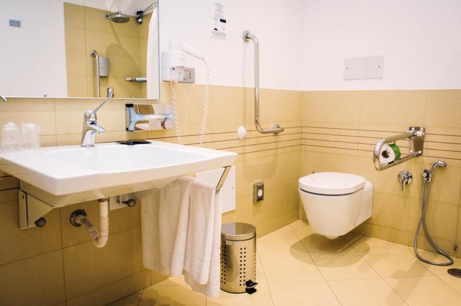 Double or Twin Room - Disability Access